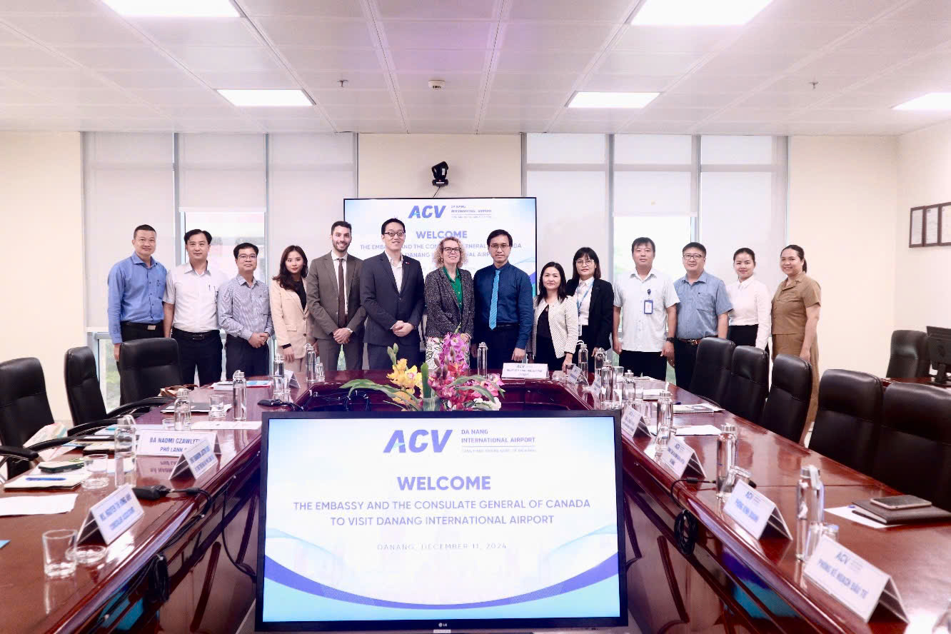 Welcoming the Canadian delegation at Da Nang International Airport